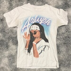 Aaliyah shirt Small used womens